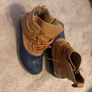 L.L. Bean Boots size 8.5. Great condition, perfect shoes for the fall and winter